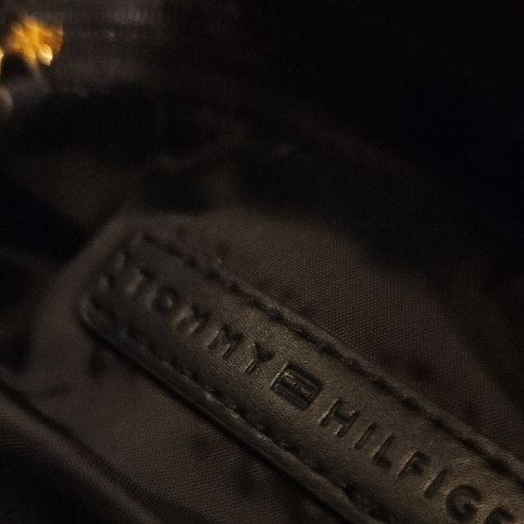 NWOT Tommy Hilfiger Black Staple Hobo Shoulder Bag - Picture 4 of 12